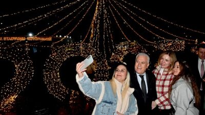 Yeni yıl coşkusu, Bursa Yeni Yıl Meydanı’nda yaşanıyor