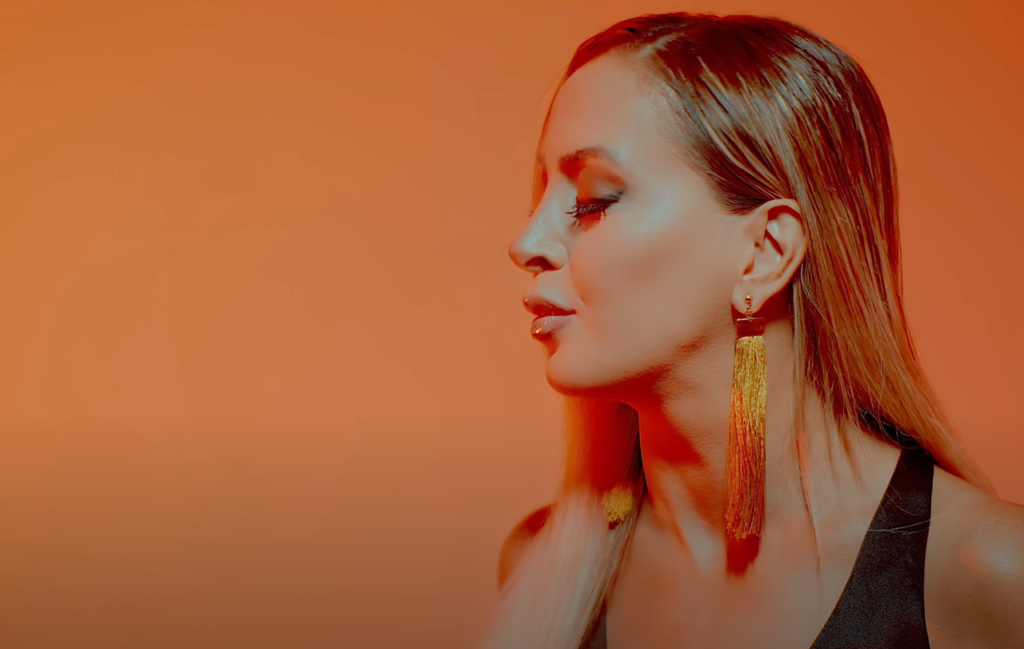 ELÇİN AYDIN’DAN YENİ SİNGLE ”YÜZÜN GÜLMESİN”