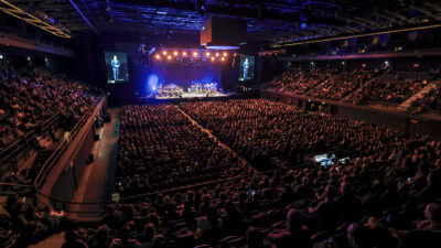 MARIO FRANGOULIS, GÜÇLÜ YORUMU VE EŞSİZ ENERJİSİYLE UNUTULMAZ BİR GECE YAŞATTI