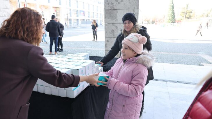BAŞKAN ŞADİ ÖZDEMİR’DEN KANDİL SİMİDİ İKRAMI