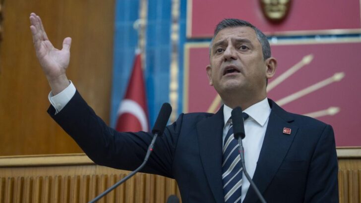 En son 21 yıl önce gitmişsin, gel beraber gidelim