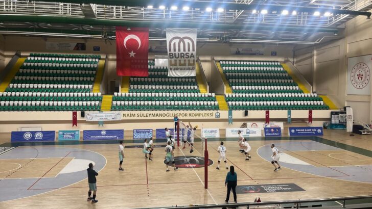 NİLÜFER BELEDİYESİ, BURSA BELEDİYELER ARASI VOLEYBOL TURNUVASI’NA ZAFERLE BAŞLADI