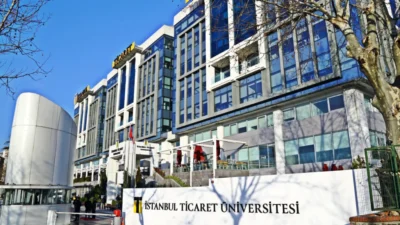 İstanbul Ticaret Üniversitesi ile İstanbul 2 Nolu Barosu Eğitim Alanında İş Birliği Yapıyor