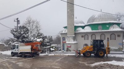 NİLÜFER’DE KARLA MÜCADELE ÇALIŞMALARI ARALIKSIZ SÜRÜYOR