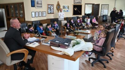 “Minik yüreklerden Başkan Karabatı’ya ziyaret”