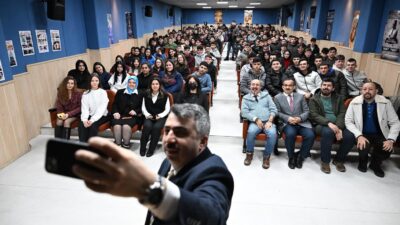 BAŞKAN YILMAZ MESAİSİNE ÖĞRENCİLERLE BAŞLADI