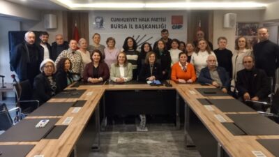 CHP Bursa İl Kadın Kolları: Daha çok eşitlik, adalet, demokrasi, hukuk için mücadeleye devam!