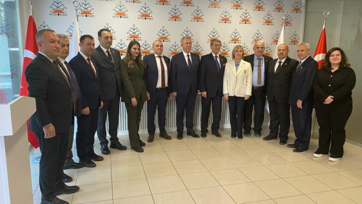 MANSUR YAVAŞ’TAN KUTLU PARTİ’YE ZİYARET: YENİ BİR DÖNEMİN BAŞLANGICI MI?