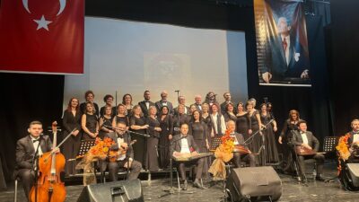 YAKAMOZ TÜRK MÜZİĞİ KOROSUNDAN ANLAMLI KONSER