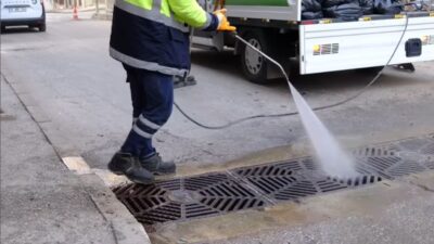 Büyükşehir’den sorunsuz altyapı için ızgara temizliği