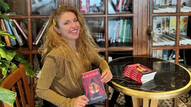 ÖZLEM YILDIRIM’IN YENİ KİTABI: “KAR KÜRESİ” HAYATIN SERT GERÇEKLİKLERİNİ VE İÇSEL YOLCULUKLARI ANLATIYOR