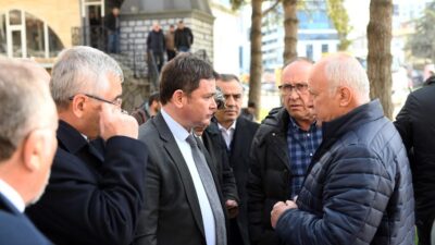 Başkan Aydın ilçeyi mahalle mahalle geziyor