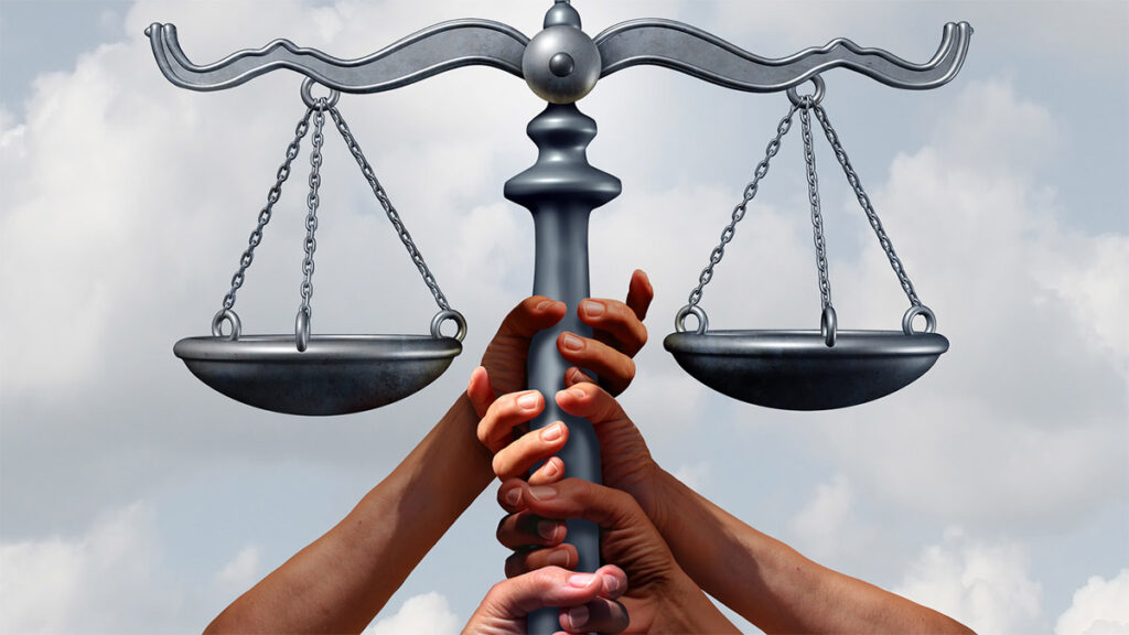 Adaletten, hukuktan uzaklaşan bir yönetim anlayışı ile karşı karşıyayız