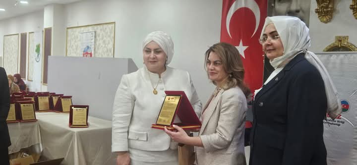 Yılın Mücadeleci Kadın Ödülü Ebru Öztürk’e…