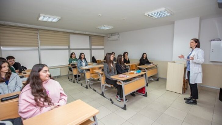 Bursa Büyükşehir, üniversite adaylarının yanında