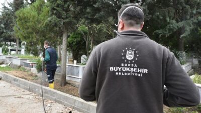 Bursa’da mezarlıklar bayrama hazır