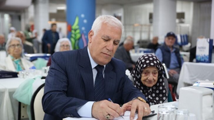 Başkan Bozbey’den Huzurevi’ne bayram ziyareti
