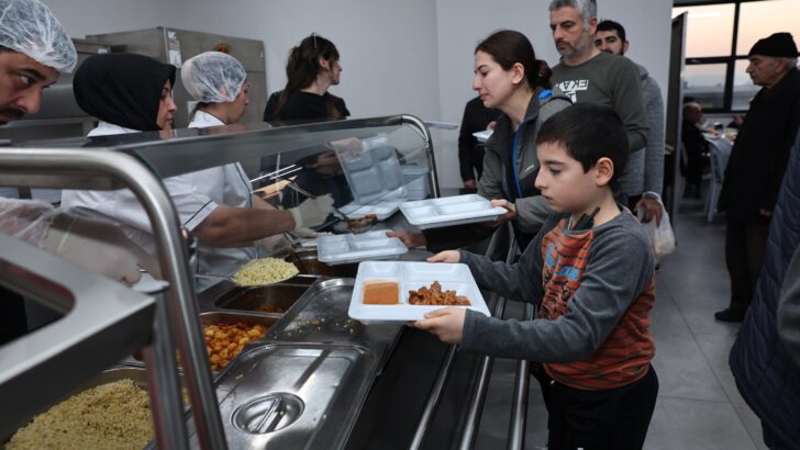 Nilüfer’de iftar sofraları dayanışmayı artırıyor
