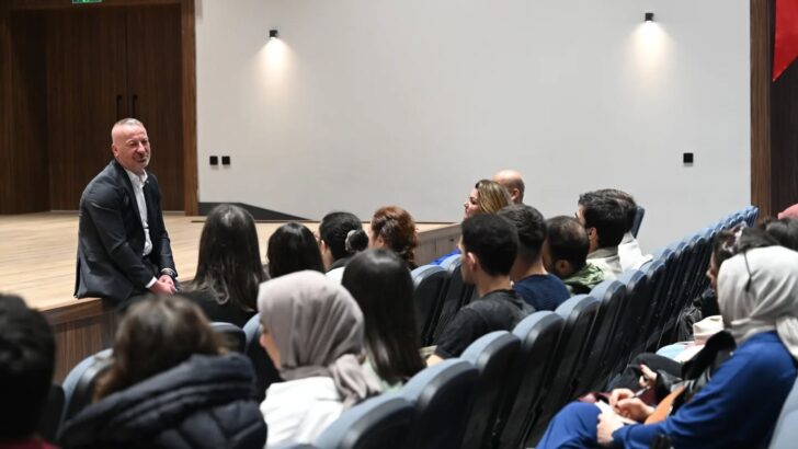 Mimar öğrenciler Karacabey Belediyesi binasını tasarlayacak!