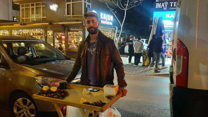 Ankara Kızılay’da Midyeleriyle Fırtına Estiriyor!