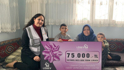 LÖSEMİ VE KANSERLE MÜCADELE EDEN ÇOCUKLARIMIZA 100 BİN TL YARDIM ÇEKİ