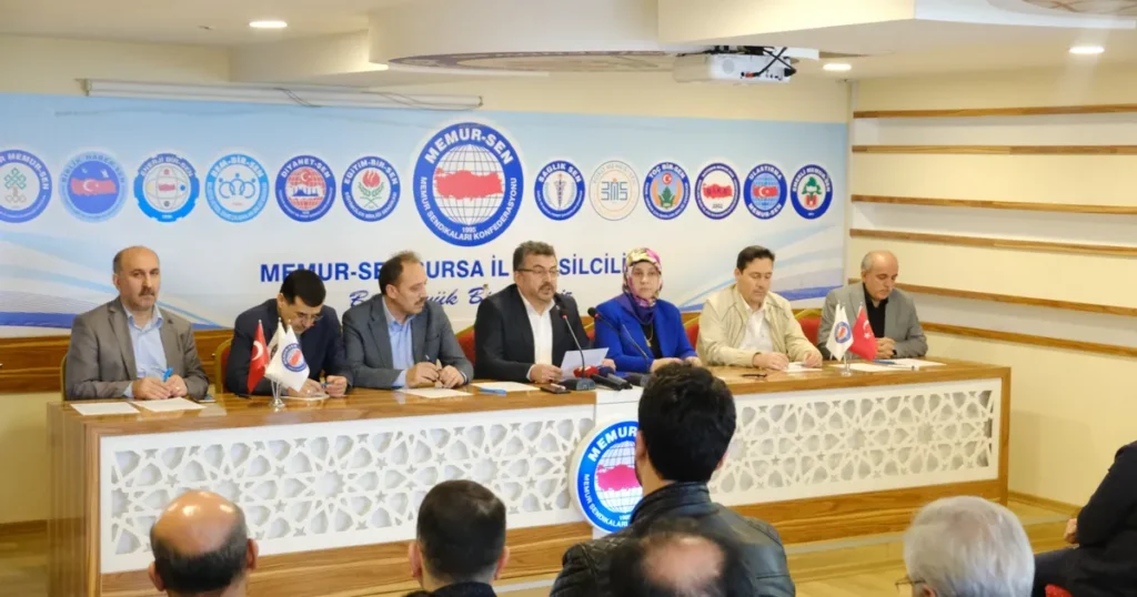 “Anayasa değişsin, Aile korunsun.” Memur-Sen Bursa imza kampanyası başlattı