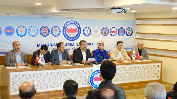 “Anayasa değişsin, Aile korunsun.” Memur-Sen Bursa imza kampanyası başlattı