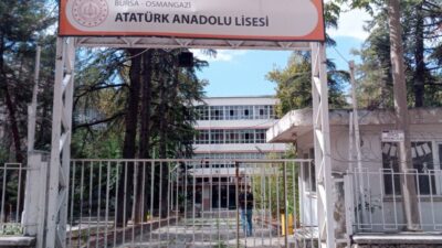 Atatürk Lisesine Miting Havasında Mezunlardan Veda!