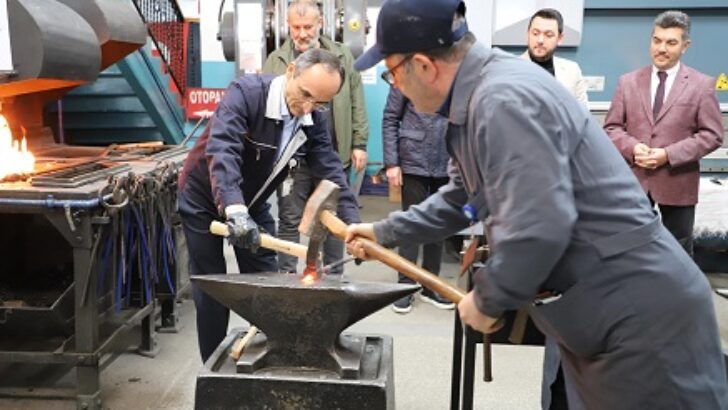 Tophane Mesleki ve Teknik Anadolu Lisesi’nde Baharın habercisi Nevruz Bayramı için demir dövüldü
