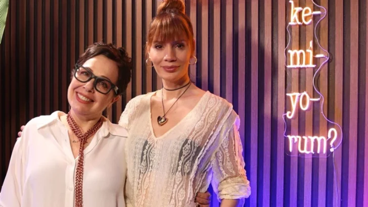 TÜRKİYE’YE 4 YIL SONRA DÖNEN AYÇA VARLIER,18 YIL SONRA GREENCARD’A SAHİP OLDU!!!