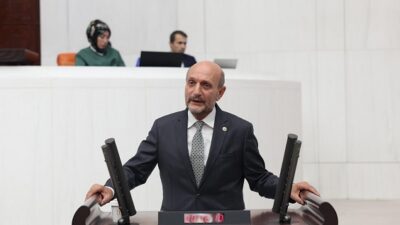 Bozbey harici gülümseyen var mı?