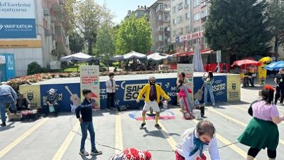 Bursa, tiyatro ile gülümsüyor