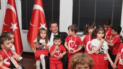 Minik öğrencilerden Başkan Aydın’a 23 Nisan ziyareti
