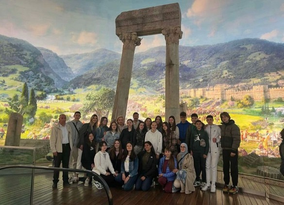 Kardeşlik Renkleri Ekol Tabiat Koleji’nde Buluştu: Kültür, Sanat ve Dostlukla Dolu Unutulmaz Günler….