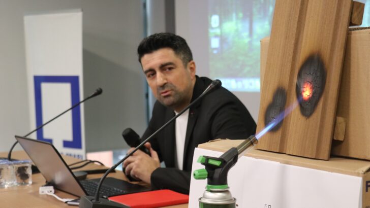 MİMARLAR ODASI’NDAN AHŞAP SEMİNERİ – YANMAYAN AHŞAP TANITILDI
