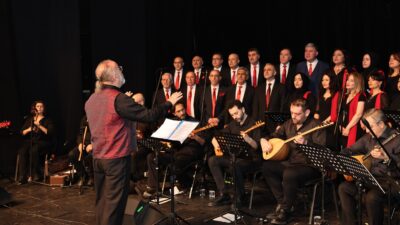 Nilüfer Türk Halk Müziği Korosu’ndan türkü şöleni