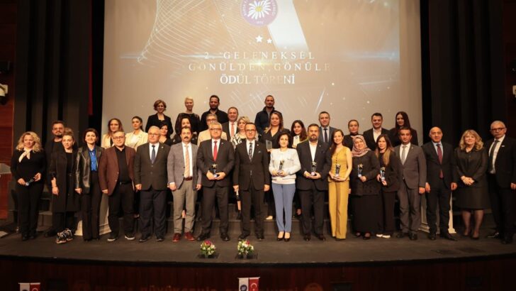 Bursa Kanserle Savaş Derneği’nden Gönüllere Dokunan Ödül Gecesi