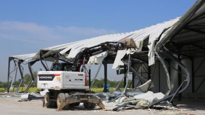Nilüfer’de iki kaçak fabrika yerle bir edildi