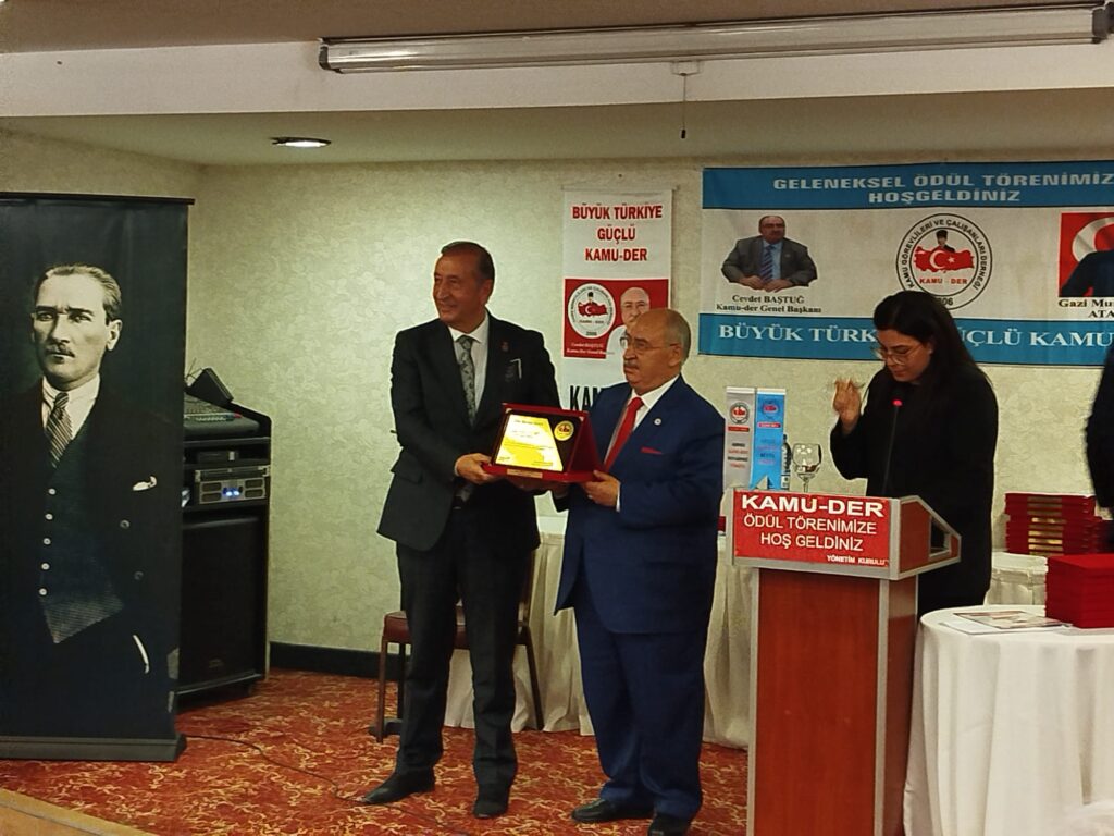 Bedri Yalçın Ödüle Doymuyor: “İktidar Ateşi Anadolu’nun Çoban Ateşi Gibi Yanıyor”