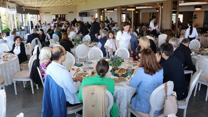 BALKANTÜRKSİAD’DAN ANNELER GÜNÜ KAHVALTISI – BALKANTÜRKSİAD ÜYELERİ ANNELER GÜNÜNÜ KUTLADI