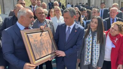 İlçe Başkanı Zemci Şahin’den Genel Başkan Özgür Özel’e Anlamlı Hediye