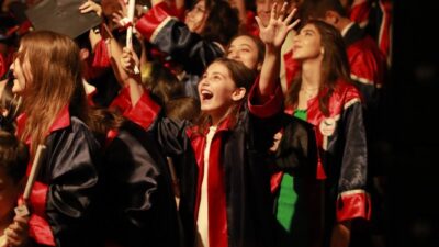 DEVA Partisi İl Başkanı Tayfun Öztürk’ün Kızı Öykü 12 Yaşında: Geleceğin Umudu Parlıyor!