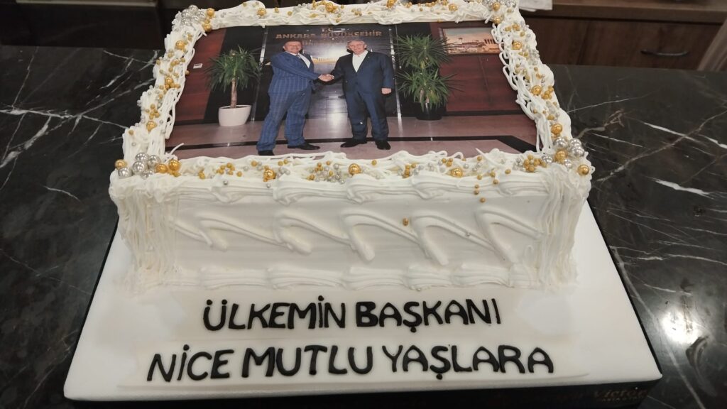 Yalçın’dan Anlamlı Doğum Günü Sürprizi: “Ülkemin Başkanı Nice Yaşlara”