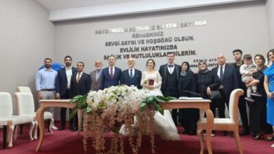 Bursa Siyasetinin Tanıdık Yüzü Gökhan Gerçek’in Mutlu Günü: Kızı Ayşe Büşra Gerçek Dünyaevine Girdi