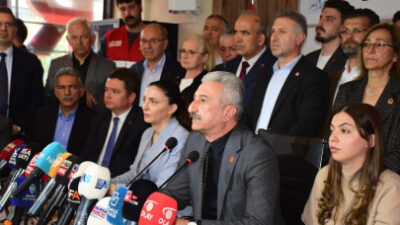 CHP Bursa’dan Özgür Özel’e saldırıya tepki: Korkmayız, yılmayız, geri çekilmeyiz