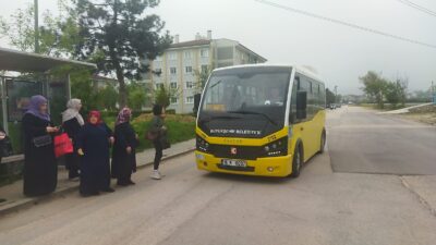 Şehrin göbeğindeki mahallede ulaşım krizi Başkan Bozbey, ‘duy’ sesimizi