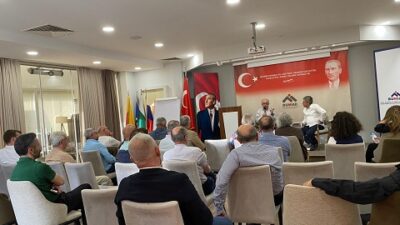 Bursa’da Geleceğin Enerjisi Konuşuldu: Celal Beysel, BUMİAD Serbest Kürsü’de Deneyimlerini Paylaştı