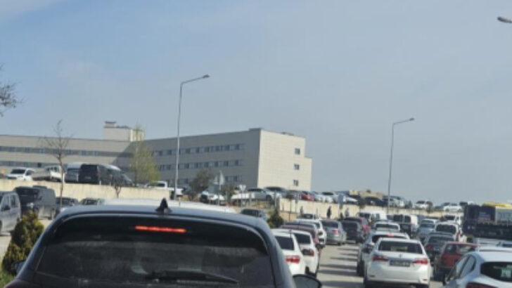 Bursa Şehir Hastanesi Otoparkında Kriz Derinleşiyor: Hastane mi, Trafik Labirenti mi?