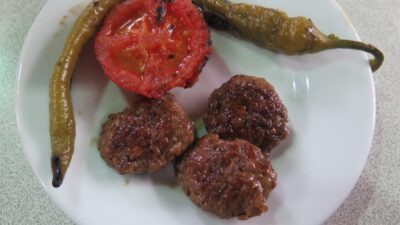 ÜÇ KÖFTE…1930’DAN BUGÜNLERE..!!
