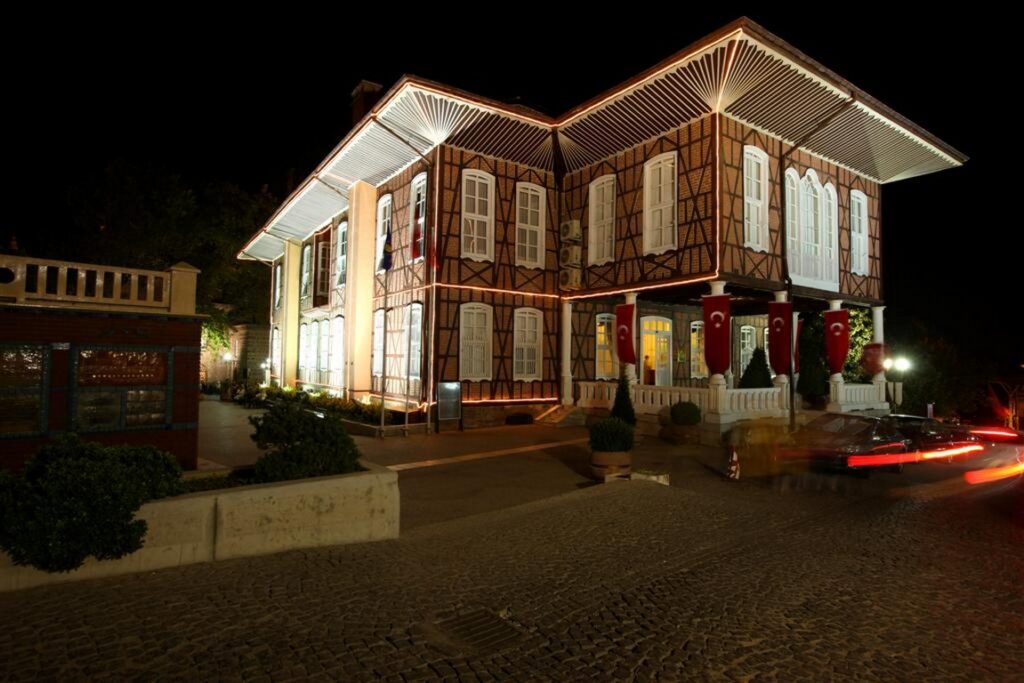 TARİHÎ BURSA BELEDİYE BİNASI SORUNU